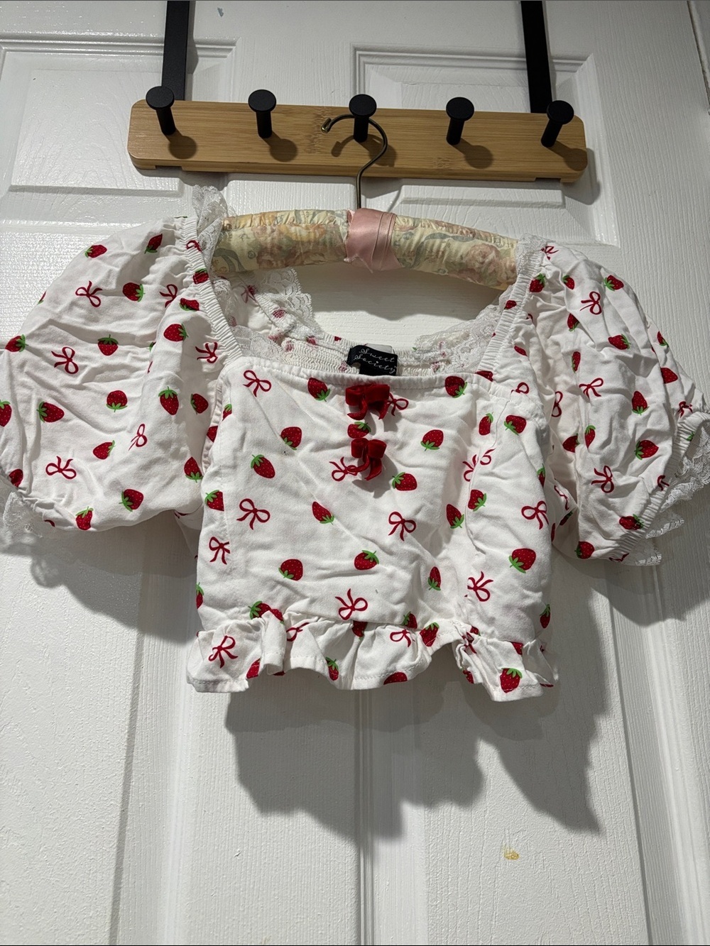 White Strawberry Print Puff-Sleeve Crop Top - Picture 2 of 7